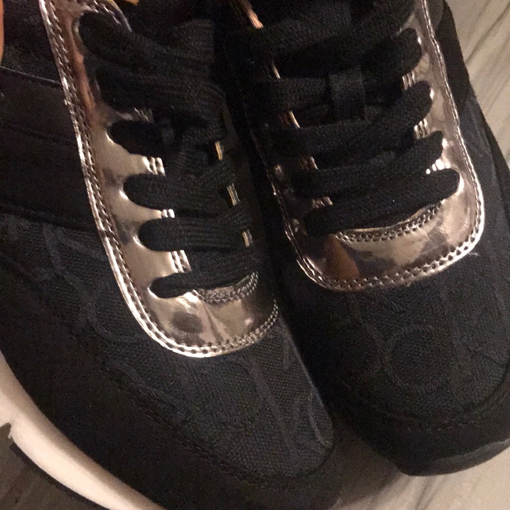 Calvin Klein Sneakers 7.5 - Picture 6 of 6
